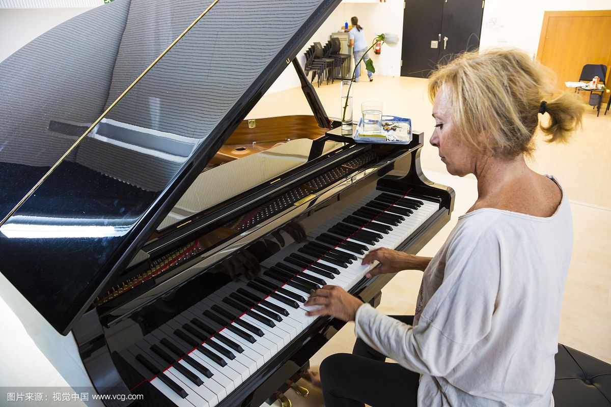 不莱梅钢琴颁奖音乐会